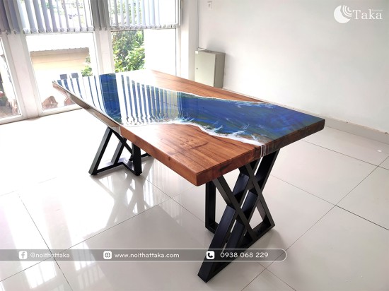 Dining table Tay Nguyen Raintree wood Blue Epoxy plate